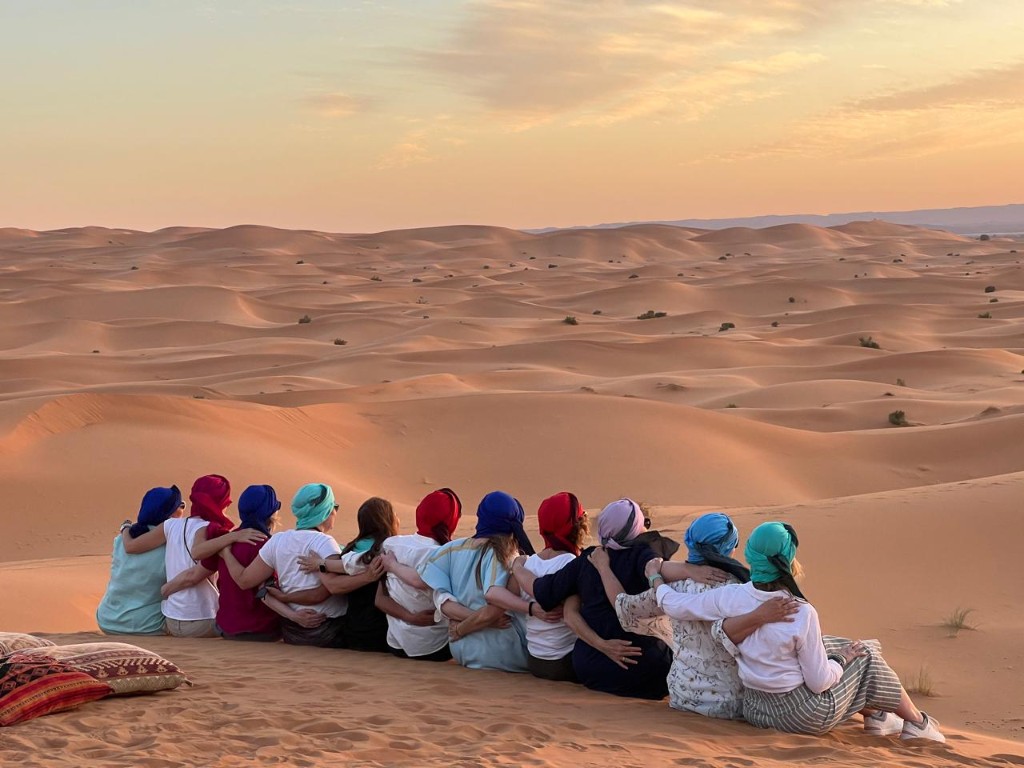 Travellers overlooking the Moroccan Sahara